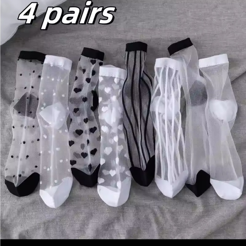 Sheer Black and White Heart Pattern Socks - 4 Pairs
0420